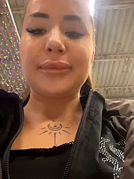 Snapshot of beautydiamond chatting on November 2025 10:26:01 AM beautydiamond online show from November 2025 10:26:01 AM