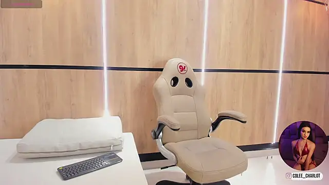 Snapshot of charlotte_colee chatting on November 2025 12:09:02 PM charlotte colee online show from November 2025 12:09:02 PM