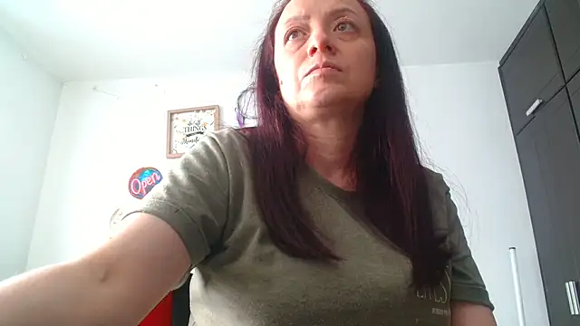 catalinamommyx online show from June 2026 07:18:02 PM