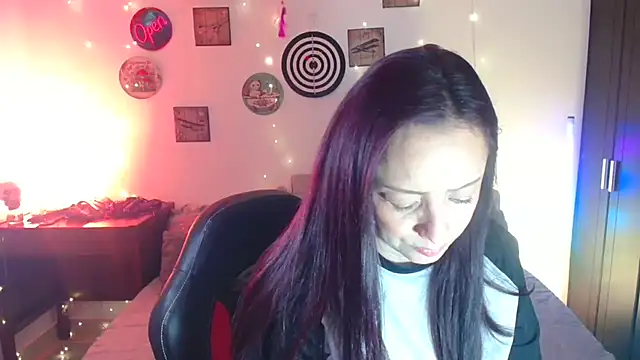 Snapshot of catalinamommyx chatting on June 2026 11:02:02 PM catalinamommyx online show from June 2026 11:02:02 PM