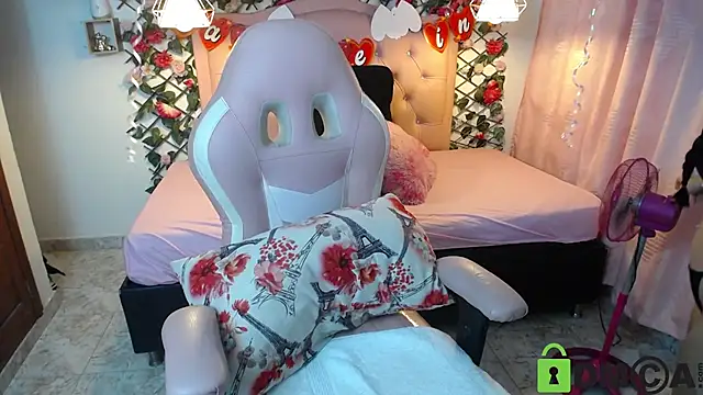 LucyCute 1 online show from February 2025 01:39:02 PM