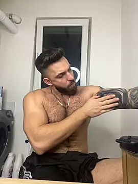 Snapshot of LoveIsBlind_ chatting on December 2024 09:37:01 PM LoveIsBlind online show from December 2024 09:37:01 PM