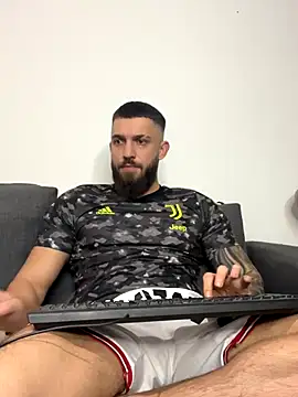 Snapshot of LoveIsBlind_ chatting on October 2025 07:43:01 PM LoveIsBlind online show from October 2025 07:43:01 PM