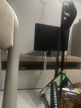 Snapshot of LoveIsBlind_ chatting on November 2025 12:31:02 PM LoveIsBlind online show from November 2025 12:31:02 PM