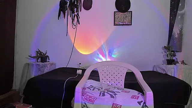 MIAUTENA online show from May 2026 08:28:02 PM