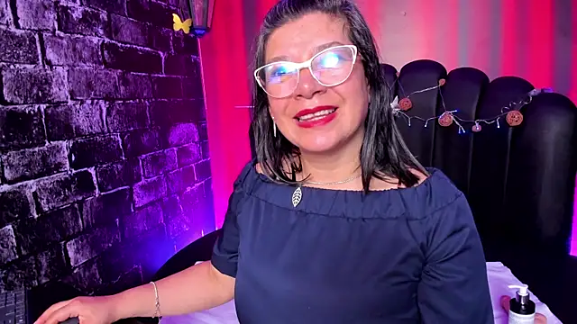 Snapshot of Madame_Jay chatting on January 2025 02:33:02 PM Madame Jay online show from January 2025 02:33:02 PM