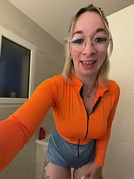 Snapshot of Giuliana_baby chatting on April 2026 07:48:01 PM Giuliana baby online show from April 2026 07:48:01 PM