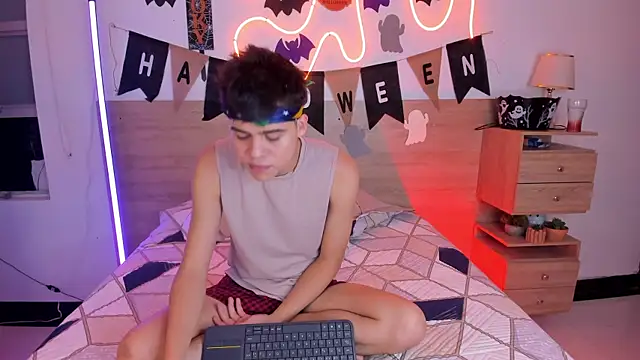 justinbiler online show from October 2025 01:56:02 PM