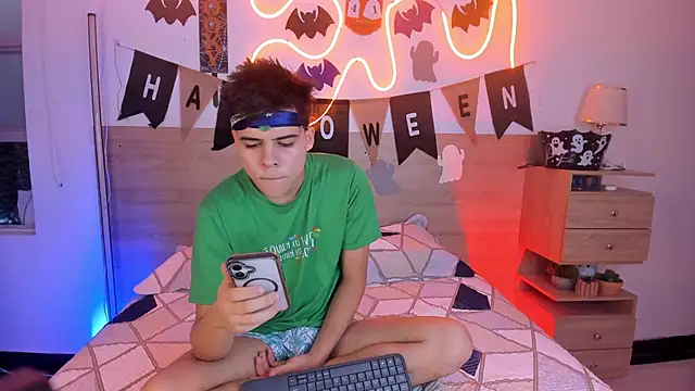 justinbiler online show from October 2025 12:37:01 PM