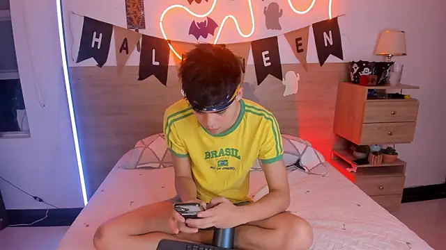 justinbiler online show from October 2025 12:47:02 PM