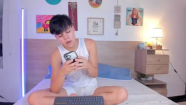 justinbiler online show from October 2025 12:50:01 PM