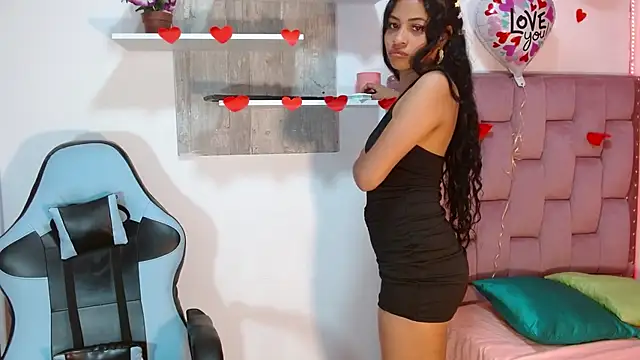 Snapshot of DAFNNEE_ROSS chatting on February 2025 03:42:01 PM DAFNNEE ROSS online show from February 2025 03:42:01 PM