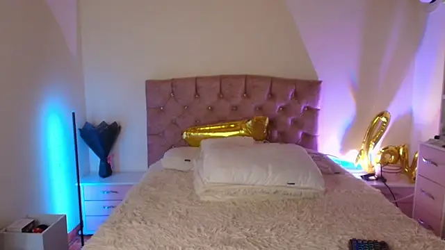 miaa saenz1 online show from November 2025 02:43:02 AM