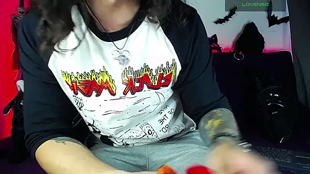 Snapshot of blckwolf_6 chatting on November 2025 06:52:02 PM blckwolf 6 online show from November 2025 06:52:02 PM