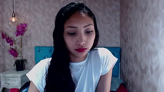 Snapshot of MadelineDoll chatting on February 2025 04:25:01 PM MadelineDoll online show from February 2025 04:25:01 PM