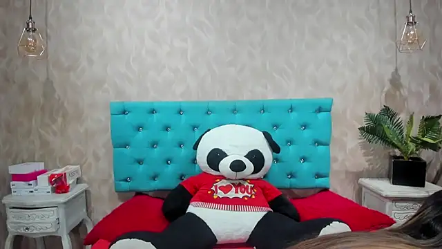 Snapshot of MadelineDoll chatting on November 2025 01:43:02 PM MadelineDoll online show from November 2025 01:43:02 PM