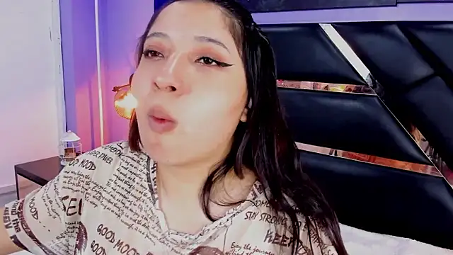 Snapshot of Emma_monserrat chatting on June 2026 01:00:01 PM Emma monserrat online show from June 2026 01:00:01 PM