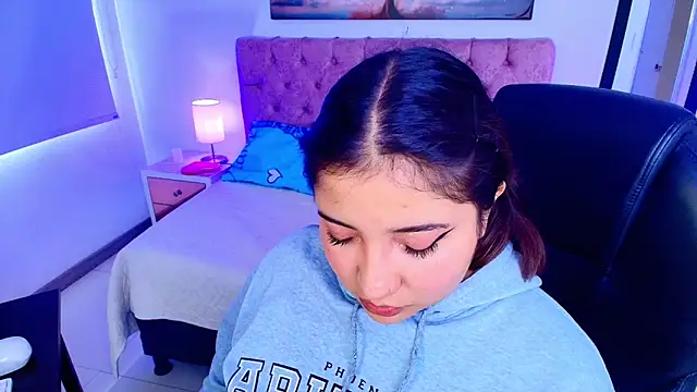 Snapshot of Emma_monserrat chatting on November 2025 07:40:01 PM Emma monserrat online show from November 2025 07:40:01 PM