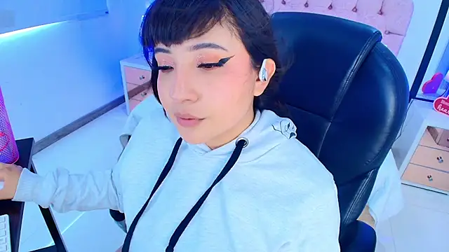 Emma monserrat online show from March 2026 08:10:01 PM