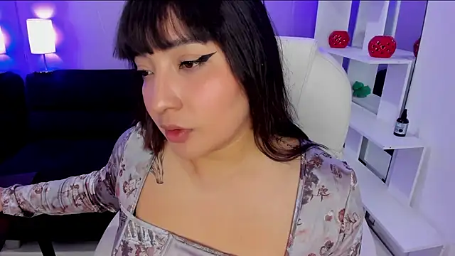 Emma monserrat online show from May 2026 11:20:01 AM