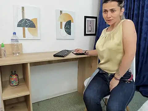 Emma Jnes online show from January 2025 10:23:01 PM