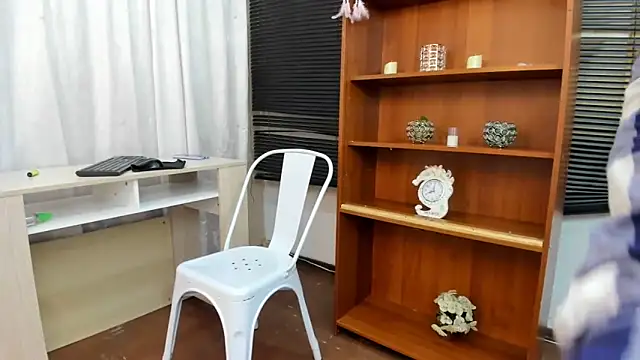 Emma Jnes online show from December 2024 08:44:02 PM