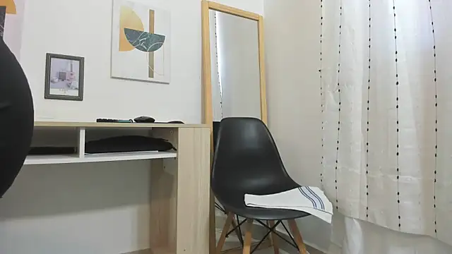 Emma Jnes online show from February 2026 01:00:01 PM