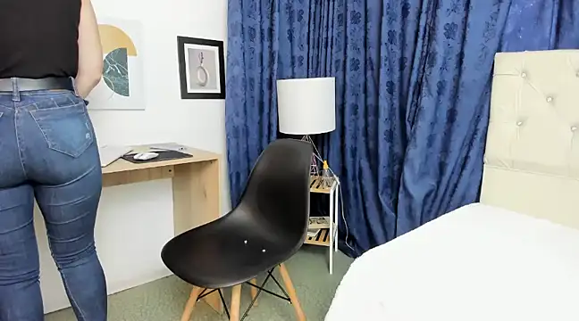 Emma Jnes online show from December 2024 09:12:02 PM