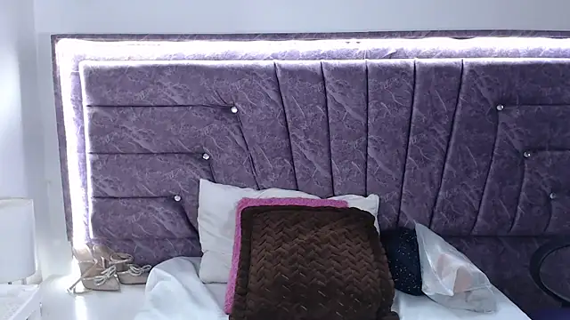 Penelope Fox14 online show from April 2026 01:57:02 PM