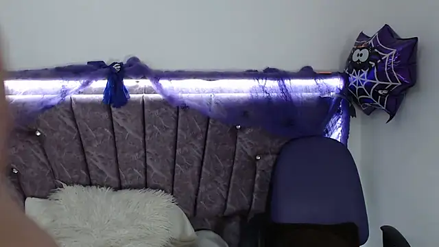Penelope Fox14 online show from October 2025 12:37:02 PM