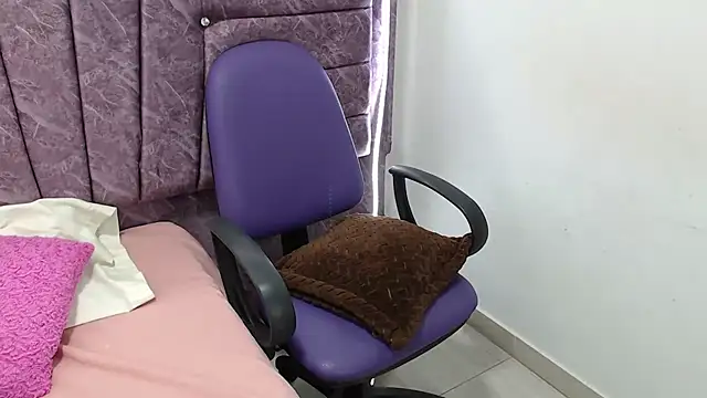 Penelope Fox14 online show from November 2025 12:31:02 PM