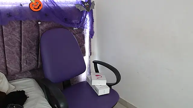 Penelope Fox14 online show from October 2025 01:01:01 PM