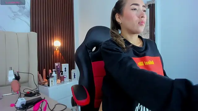 CAMILAGRAY online show from April 2026 12:54:01 PM