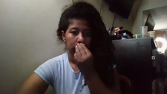 Snapshot of Ivon-09 chatting on November 2025 11:25:02 AM Ivon-09 online show from November 2025 11:25:02 AM