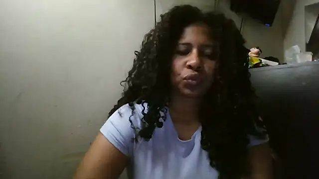 Snapshot of Ivon-09 chatting on November 2025 11:00:01 AM Ivon-09 online show from November 2025 11:00:01 AM