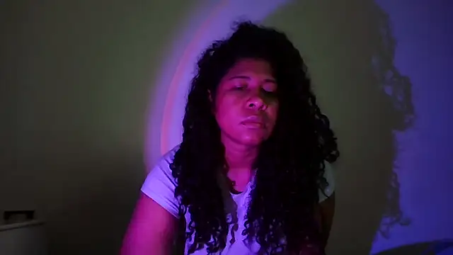 Snapshot of Ivon-09 chatting on November 2025 11:37:02 AM Ivon-09 online show from November 2025 11:37:02 AM