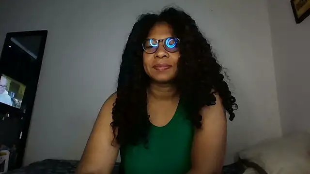 Snapshot of Ivon-09 chatting on November 2025 11:22:02 AM Ivon-09 online show from November 2025 11:22:02 AM