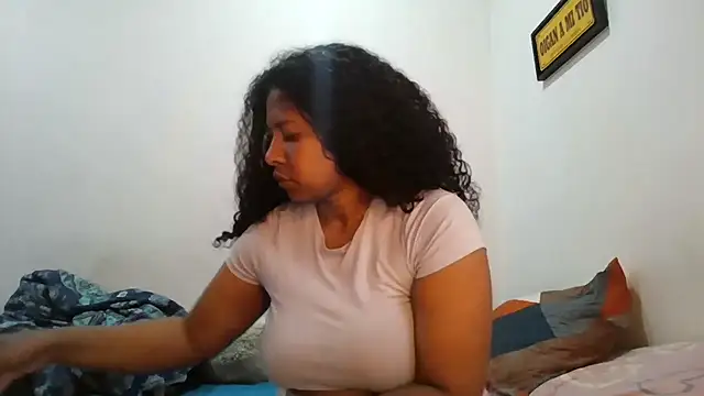 Snapshot of Ivon-09 chatting on December 2025 11:27:02 AM Ivon-09 online show from December 2025 11:27:02 AM