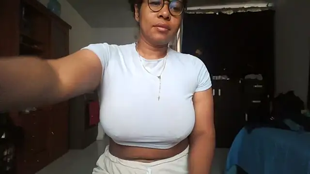 Snapshot of Ivon-09 chatting on October 2025 11:13:01 AM Ivon-09 online show from October 2025 11:13:01 AM