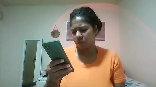 Ivon-09 online show from May 2026 01:04:01 PM