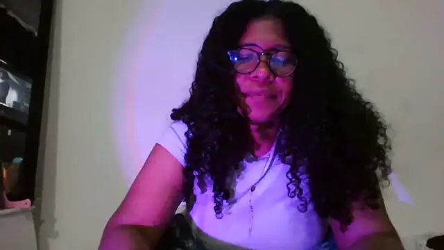 Snapshot of Ivon-09 chatting on October 2025 12:32:02 AM Ivon-09 online show from October 2025 12:32:02 AM