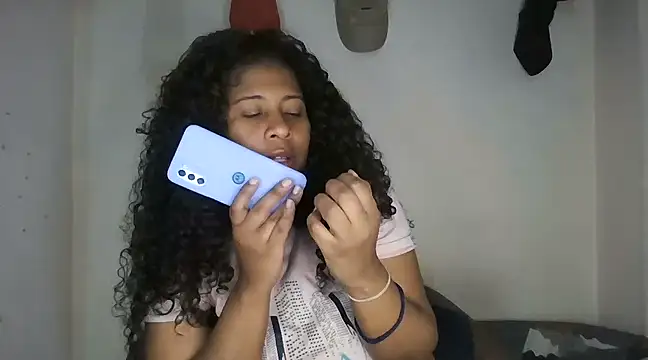 Snapshot of Ivon-09 chatting on February 2025 01:35:01 AM Ivon-09 online show from February 2025 01:35:01 AM