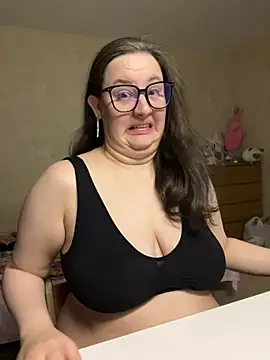 hungry1bunny online show from April 2026 05:03:01 PM