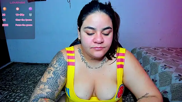 Snapshot of Sharon_hils chatting on June 2026 04:01:02 PM Sharon hils online show from June 2026 04:01:02 PM