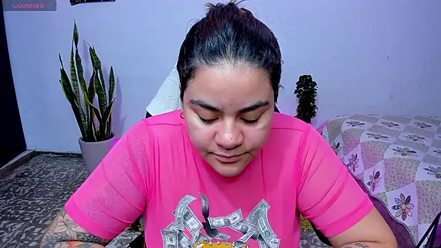 Snapshot of Sharon_hils chatting on May 2026 04:05:01 PM Sharon hils online show from May 2026 04:05:01 PM