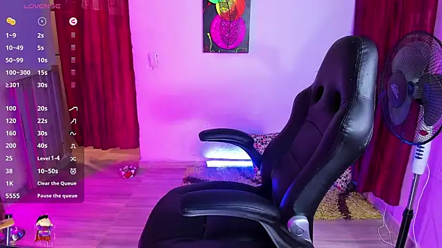 Snapshot of Sharon_hils chatting on January 2025 06:48:01 PM Sharon hils online show from January 2025 06:48:01 PM