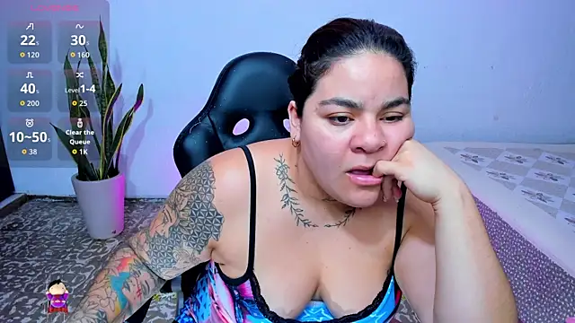 Snapshot of Sharon_hils chatting on May 2026 05:49:01 PM Sharon hils online show from May 2026 05:49:01 PM
