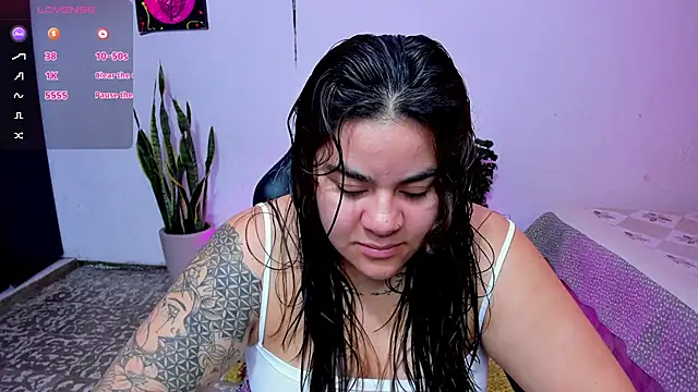 Snapshot of Sharon_hils chatting on May 2026 03:32:02 PM Sharon hils online show from May 2026 03:32:02 PM