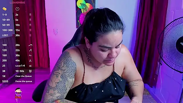 Snapshot of Sharon_hils chatting on January 2025 08:46:01 PM Sharon hils online show from January 2025 08:46:01 PM