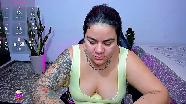 Snapshot of Sharon_hils chatting on May 2026 02:21:02 PM Sharon hils online show from May 2026 02:21:02 PM